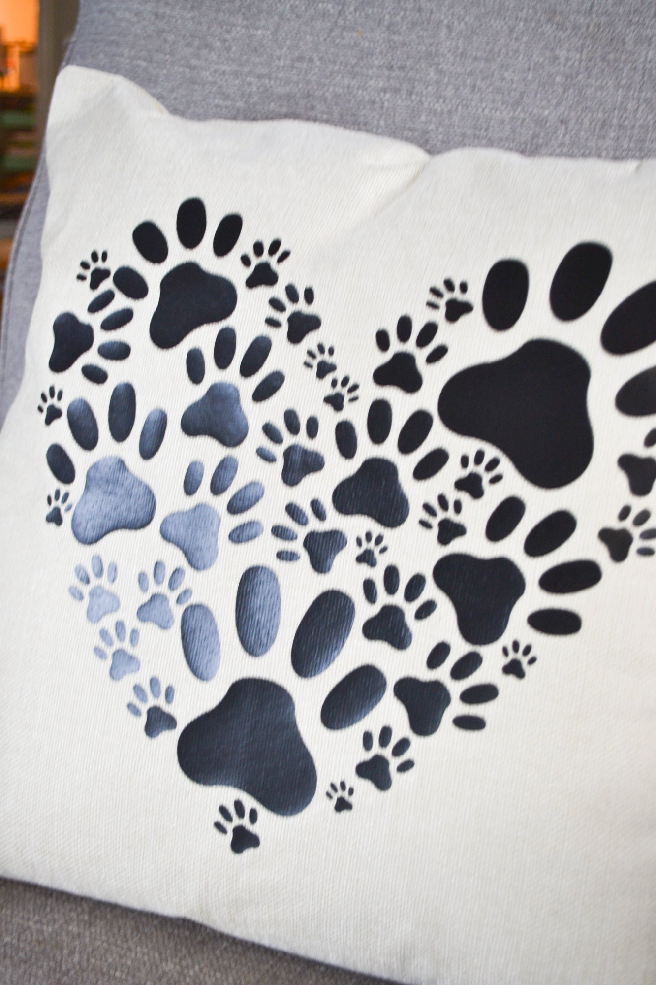 18" Dog Paw Print Cover